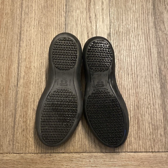 Crocs Non slip women’s sandals size 6 - Picture 3 of 3